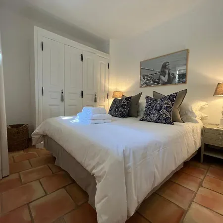 Pretty Historical Holiday home Grimaud