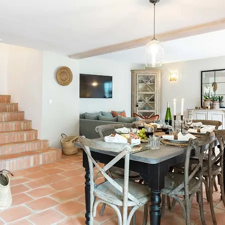 Pretty Historical Grimaud